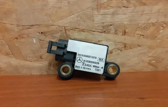 Mercedes-Benz ML W163 Airbag deployment crash/impact sensor 2603 A1638200226