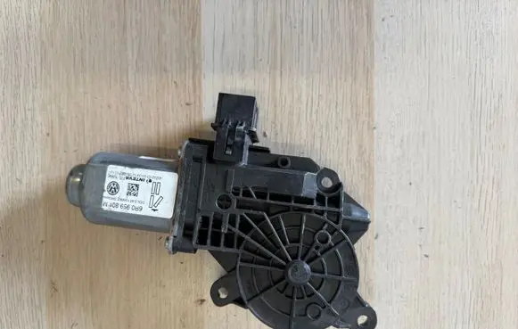 Seat Ibiza IV (6J,6P) Front door window regulator with motor 6R0959801M