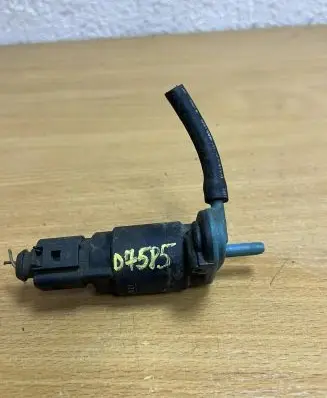 Mercedes-Benz E W210 Windscreen/windshield washer pump 2108691021 D7585