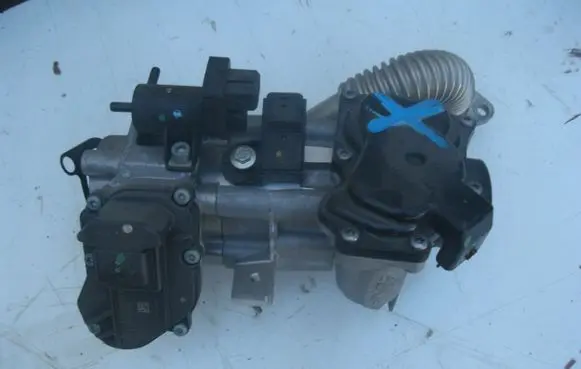 Nissan X-Trail T32 Throttle valve 1242412462364