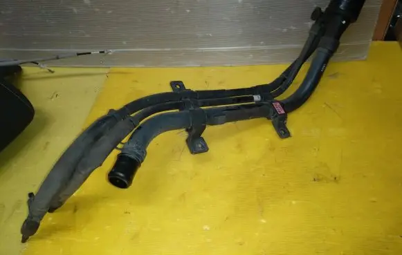 KIA Sorento Fuel tank filler neck pipe 