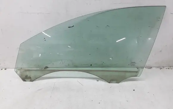 Volvo V50 Front door window glass four-door E243R001105