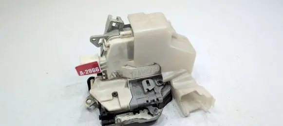 Audi A1 Front door lock 8J1837015C