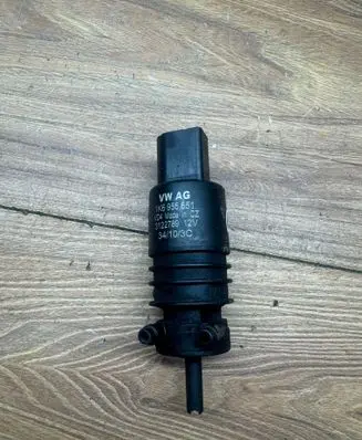 Volkswagen Touran I Windscreen/windshield washer pump 1K6955651 3122789 341030