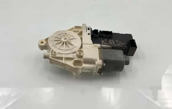 Peugeot 407 Front door window regulator motor 1137328127