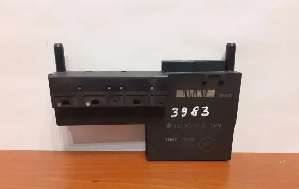 Mercedes-Benz E W210 Fuse module 0225455332 3983
