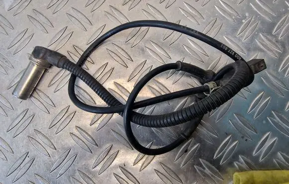 Audi A4 S4 B5 8D ABS brake wheel speed sensor 8D0927803