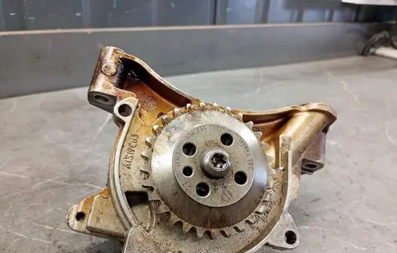 Volkswagen Golf VI Oil pump 03c115121j