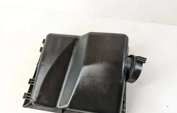 Mercedes-Benz Vito Viano W638 Air filter box cover A6380902101
