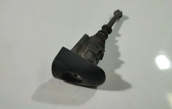 Citroen C4 I Front door lock (next to the handle) 