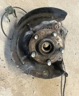 Toyota Avensis T220 Front wheel hub spindle knuckle