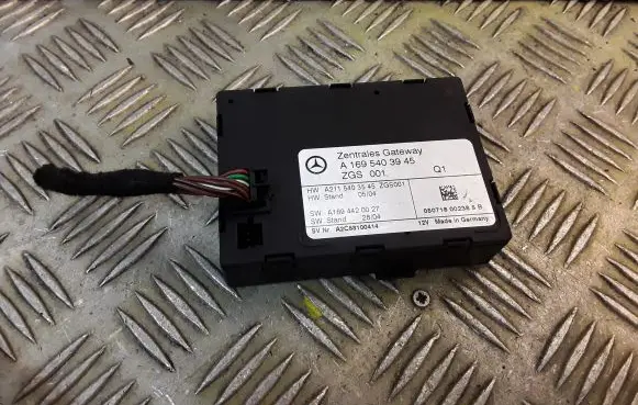 Mercedes-Benz A W169 Gateway control module 1695403945 A1695403945