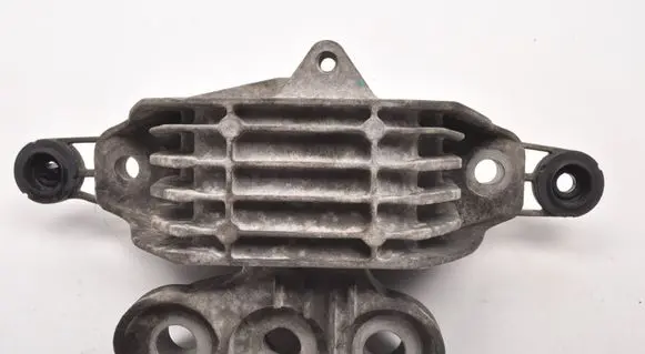 Opel Insignia B Gearbox mounting bracket 84065732