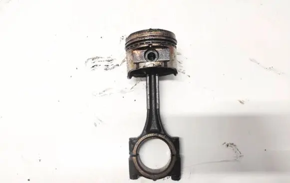 Hyundai Accent Piston with connecting rod