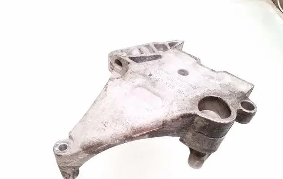 Volkswagen Golf V Engine mounting bracket 03G199207G