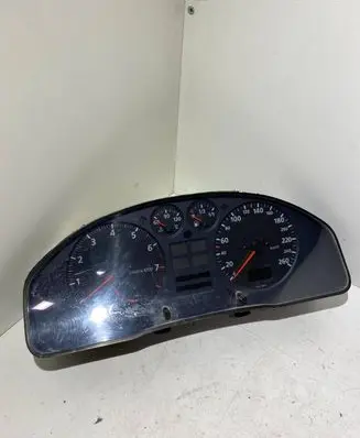 Audi A4 S4 B5 8D Speedometer (instrument cluster) 8D0919033C