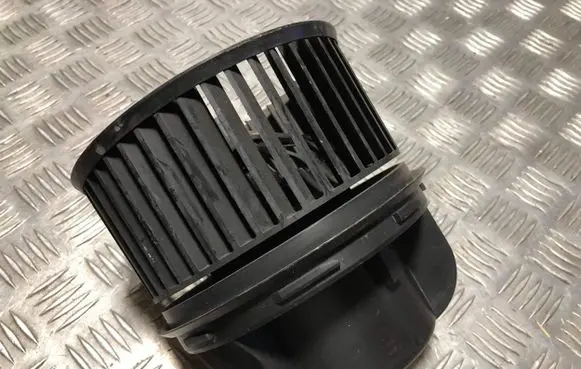 Ford Focus Heater fan/blower 1736007101