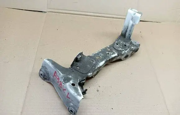 Audi A3 S3 8V Fender mounting bracket 8V0821167A