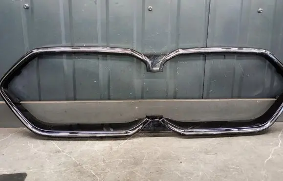 BMW X2 U10 Front bumper upper radiator grill 13310030020