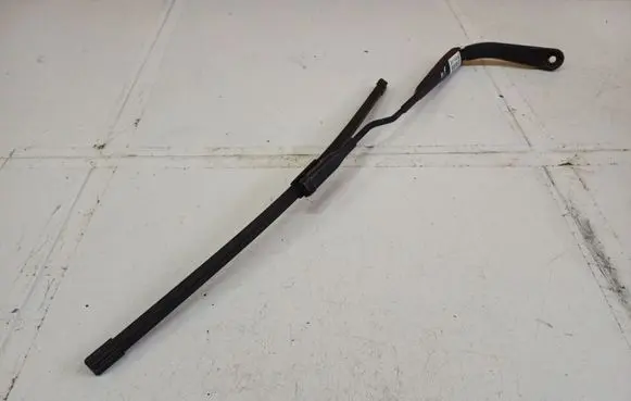 Nissan Qashqai Front wiper blade arm 