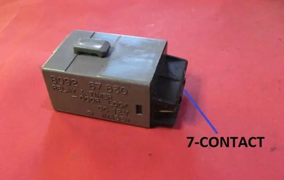 Mazda 3 I Central locking relay B09267830