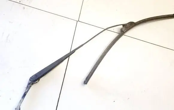 Mitsubishi Colt Front wiper blade arm