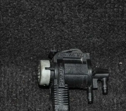 Audi A1 Turbo solenoid valve 1K0906283A