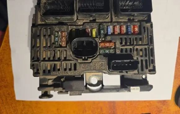 Peugeot 807 Fuse box set 9661682880