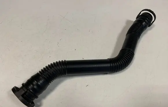 Audi Q7 4M Breather hose/pipe 4M0133889F