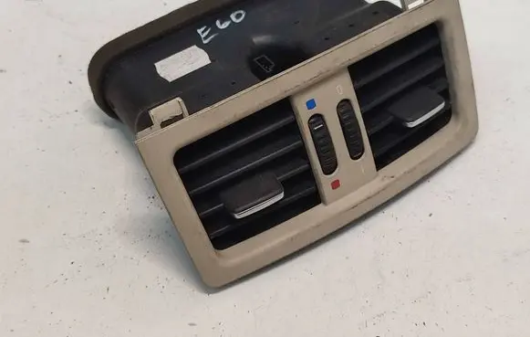 BMW 5 E60 E61 Rear air vent grill 7129556