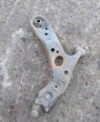 Toyota Avensis T270 Front lower control arm/wishbone