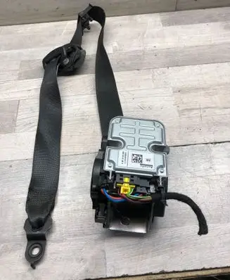 Mercedes-Benz E W211 Front seatbelt 609098200A G205U512111