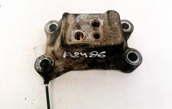 KIA Ceed Engine mounting bracket