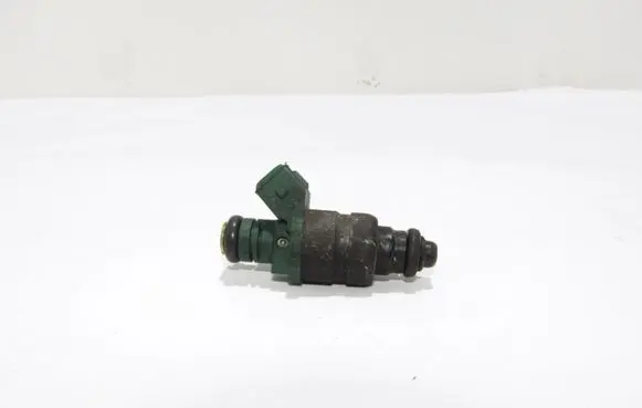 Seat Toledo II (1M) Fuel injector 037906031AA
