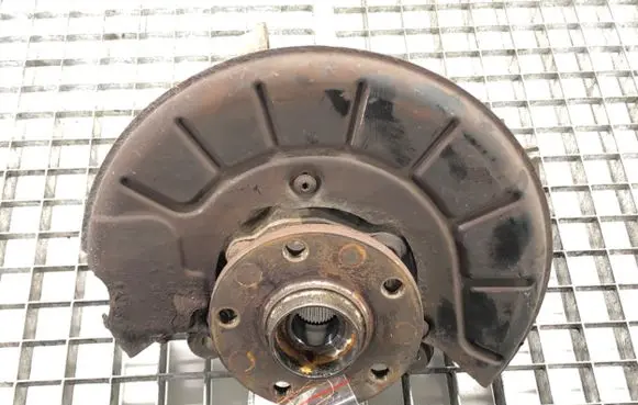 Volkswagen Jetta VI Front wheel hub spindle knuckle