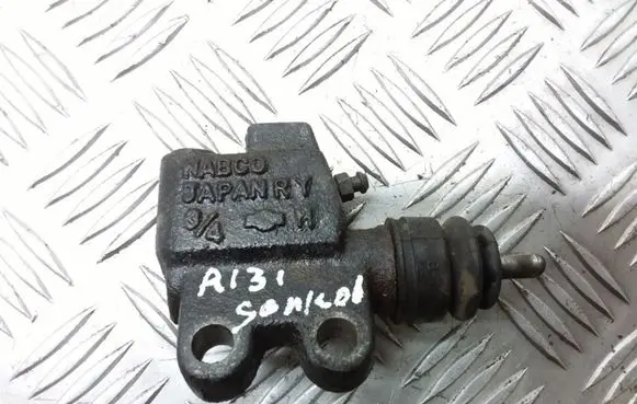 Nissan X-Trail T30 Clutch slave cylinder 