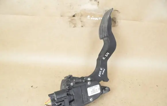 Ford Fiesta Accelerator throttle pedal 6PV00856700 2S619F836AA C95YE