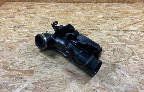 Nissan Qashqai J12 Intake resonator 6UB0B