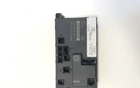 Mercedes-Benz E W211 Door control unit/module 2118208285 00401304