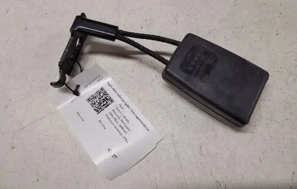 Opel Vectra C Middle seatbelt buckle (rear) 13202403F B9072465534