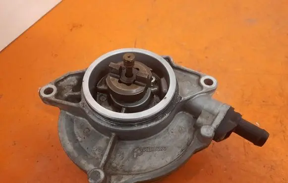 Audi Q7 4L Vacuum pump
