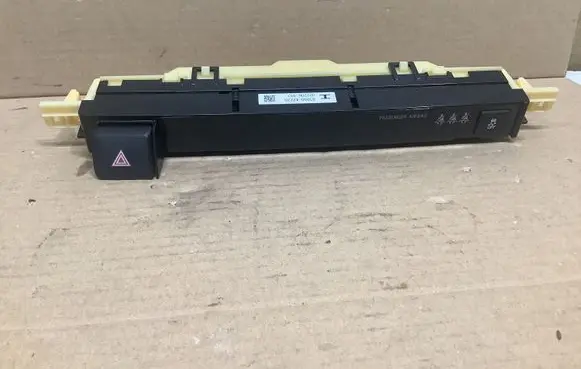 Toyota RAV 4 (XA40) Hazard light switch 8395042220