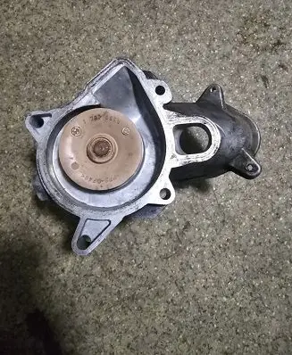 BMW 3 E46 Water pump 1787055