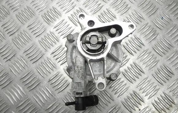 Nissan X-Trail T32 Vacuum pump 051