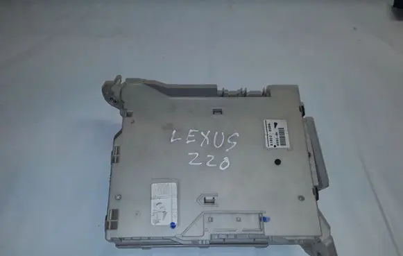 Lexus IS 220D-250-350 Other control units/modules 8273053024 8L220301 810220609