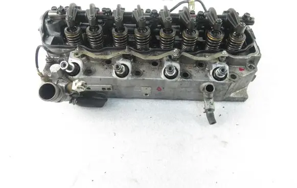 Mitsubishi Pajero Engine head 