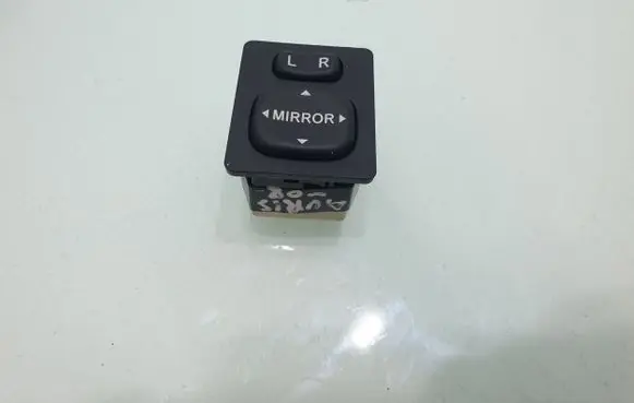 Toyota Auris 150 Wing mirror switch 183574
