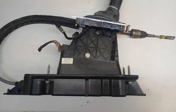 Volkswagen PASSAT B6 Gear shifter/selector 3C1713025B 0137121 40038601361701