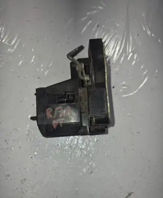 Renault Megane I Front door lock 552585
