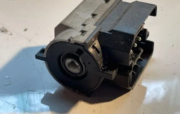 BMW 5 E39 Ignition lock contact 8363706